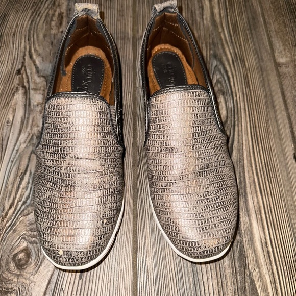Eurosoft by Söfft Metallic Silver Gray Slip-On Shoes
Comfortable Fall size 6 - Picture 3 of 10
